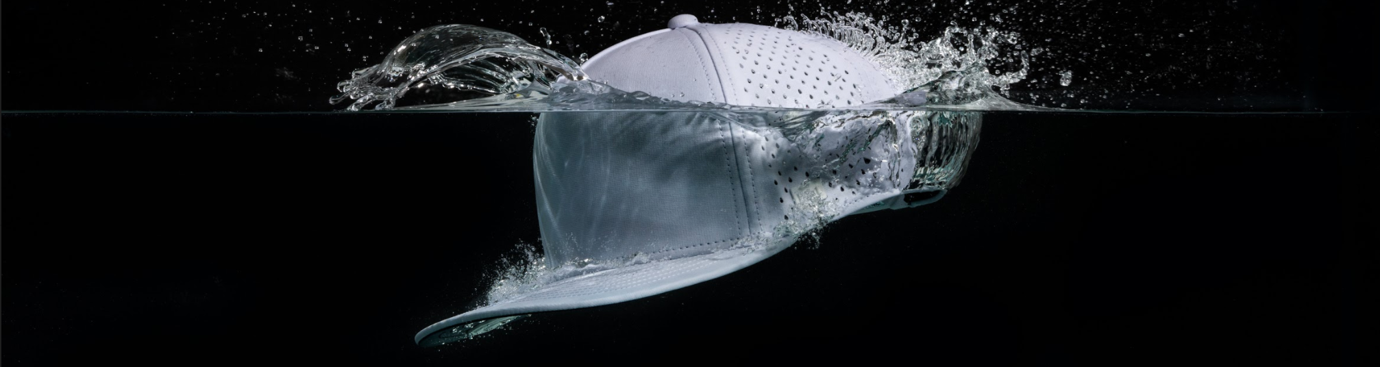 melin HYDRO hat splashing in the water